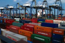 Hàng trăm container hải sản có nguy cơ bị ách tại cảng